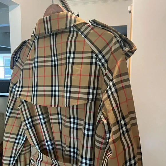 WOMAN’S BURBERRY LONG COLLAR TRENCH COAT - Picture 9 of 10